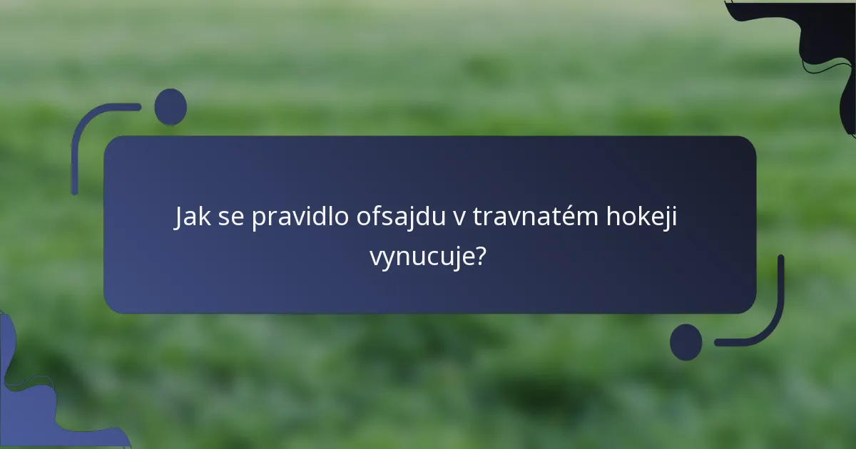 Jak se pravidlo ofsajdu v travnatém hokeji vynucuje?
